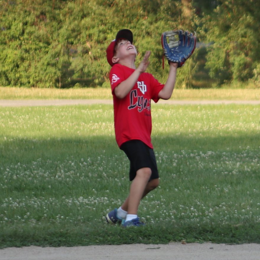 Lynx player fielding the ball